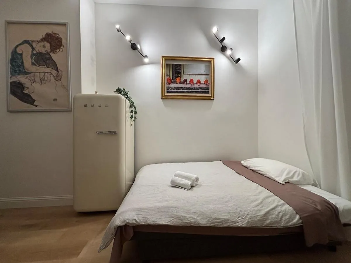 Ilia12 Home Rome